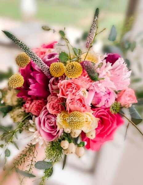 Bouquet con fiori assortiti