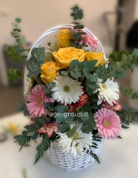 Cesto con fiori misti